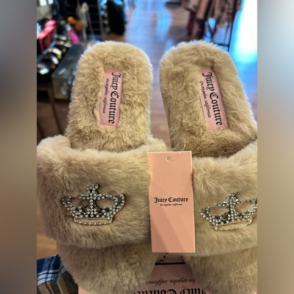Juicy couture crown slippers - Picture 2 of 4